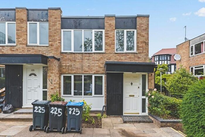 3 Bedroom End Of Terrace House To Rent In Turnpike Link, Croydon, CR0