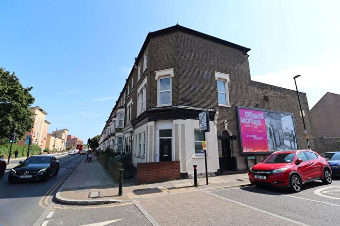 3 Bedroom Apartment To Rent In Evelyn Street, Deptford, SE8