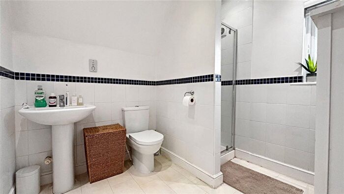 2 Bedroom Flat To Rent In Carden Avenue, Brighton, Sussex, BN1