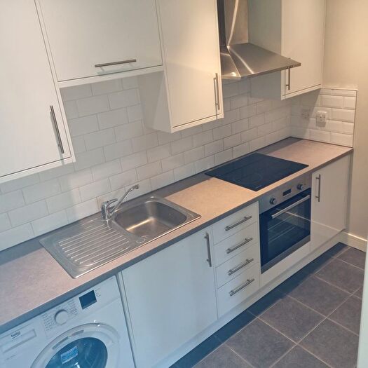 1 Bedroom Flat To Rent In Chatterton Road, Bromley, Kent, BR2
