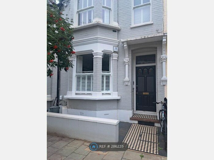 2 Bedroom Flat To Rent In Jedburgh Street, London, SW11