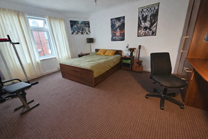 6 Bedroom House To Rent In Manor Drive, Leeds, LS6