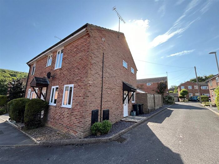 3 Bedroom Property To Rent In St. Lukes Court, Bridport, DT6