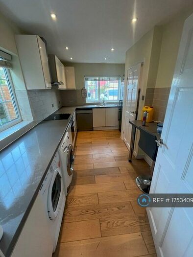 3 Bedroom Semi-Detached House To Rent In Cedar Road, Reading, RG2