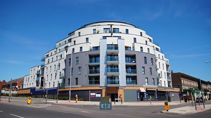 2 Bedroom Flat For Sale In The Broadway, Loughton, IG10