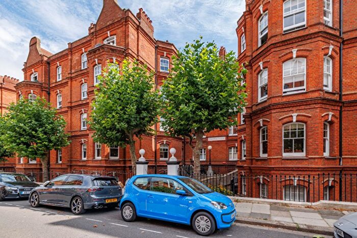 2 Bedroom Flat For Sale In Gainsborough Mansions, Queen's Club Gardens, W14