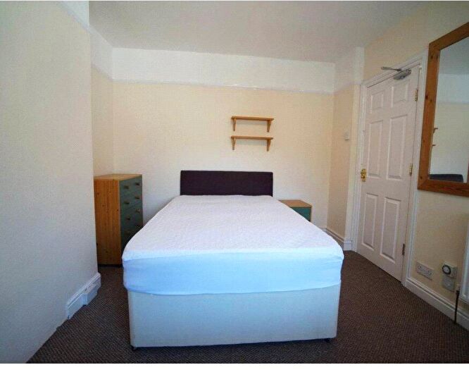 5 Bedroom Garage / Parking To Rent In Deiniol Road, Bangor, Gwynedd, LL57