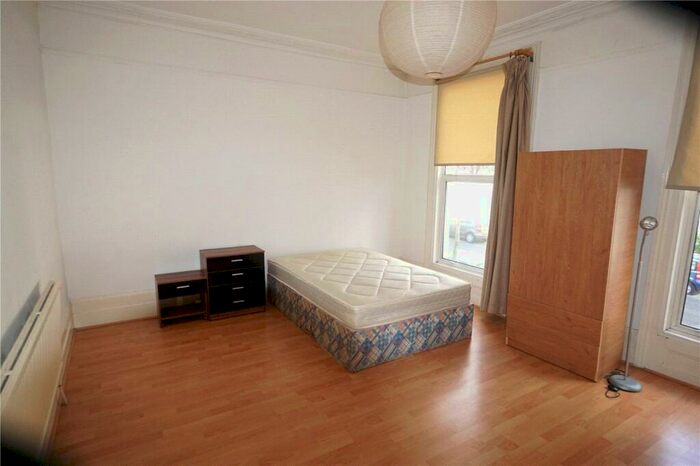 Apartment To Rent In Sussex Way, Holloway, London, N7