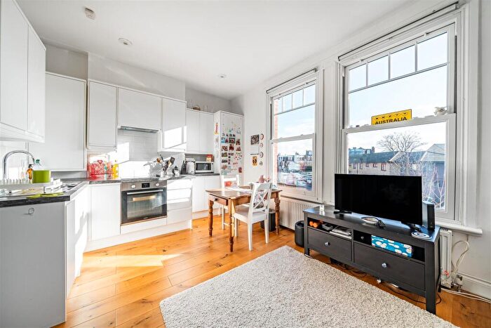 1 Bedroom Flat For Sale In Harold Road, Crouch End, N8