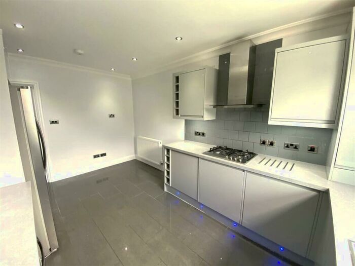 4 Bedroom Flat To Rent In St. Saviours Road, London, CR0