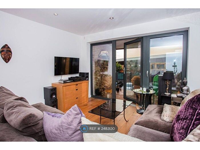 1 Bedroom Flat To Rent In Oval Quarter, London, SW9