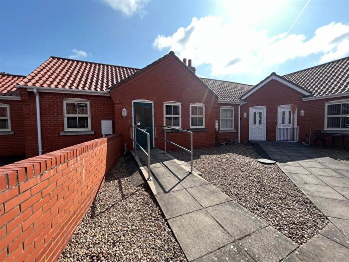2 Bedroom Semi-Detached Bungalow To Rent In Priory Court, Louth, LN11