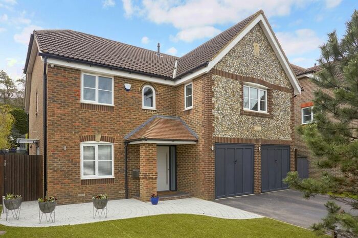 5 Bedroom Detached House To Rent In Woodlands Gardens, Epsom, KT18