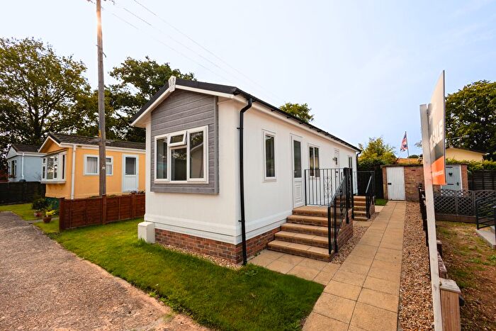 1 Bedroom Mobile/park Home For Sale In Church Farm Close, Dibden, SO45
