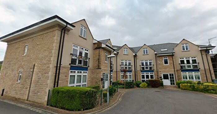 2 Bedroom Flat To Rent In The Lawn, LS29