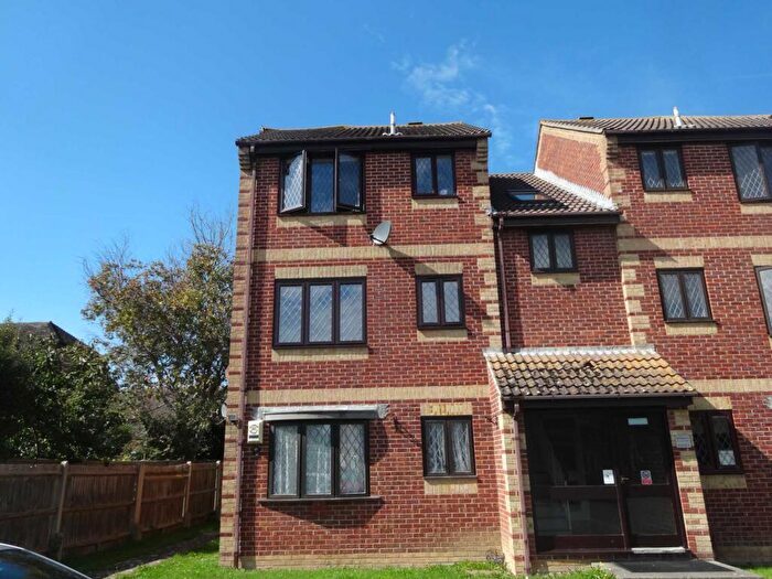 2 Bedroom Flat To Rent In Satinwood Close, Middleton On Sea, PO22