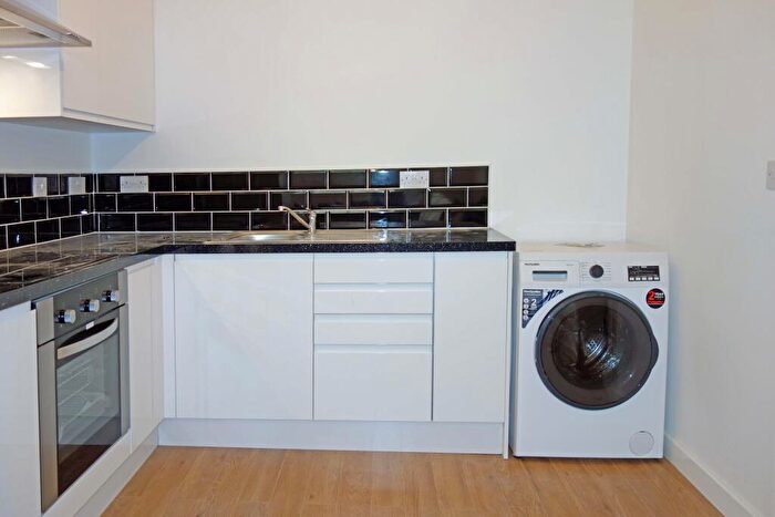 2 Bedroom Flat To Rent In Sunbridge Road, Bradford, BD1