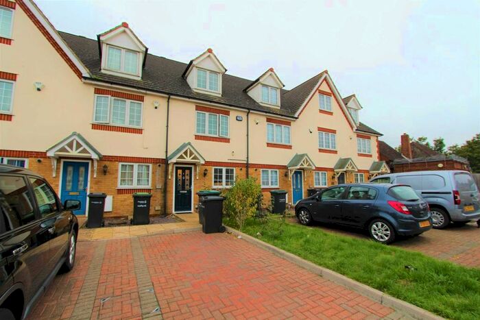 4 Bedroom Terraced House To Rent In Old School Yard, Gravesend, DA12