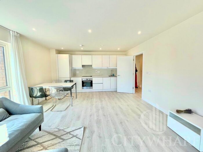 2 Bedroom Flat To Rent In Kingcup Apartments, Harewood Avenue, London, NW7