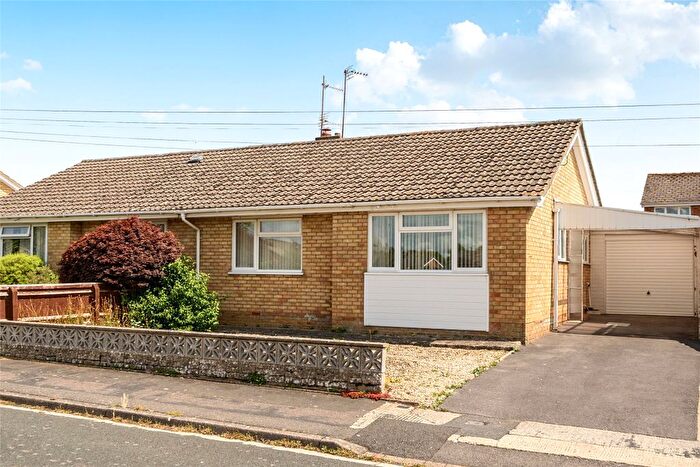 3 Bedroom Bungalow For Sale In Blenheim Drive, Witney, Oxfordshire, OX28