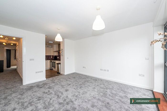 1 Bedroom Flat To Rent In Fraser Court, Shepherds Bush, London, W12