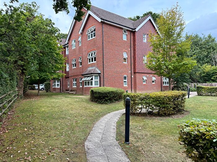 1 Bedroom Flat For Sale In Marine Court, Jones Lane, Hythe, SO45