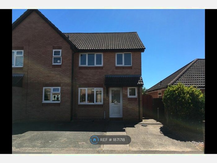 3 Bedroom Semi-Detached House To Rent In Bignell Croft, Highwoods, Colchester, CO4