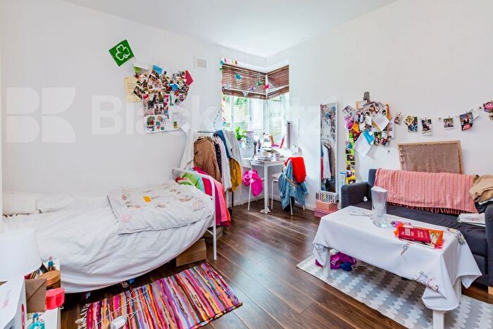 Studio For Sale In Britannia Row, Angel, N1