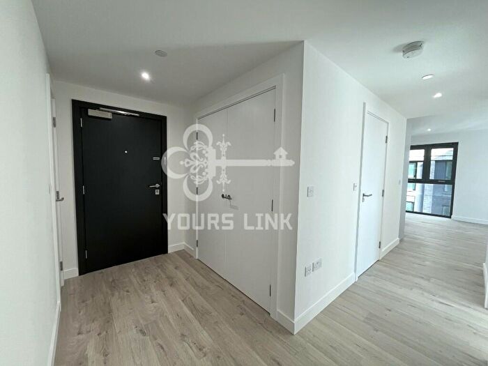 2 Bedroom Flat To Rent In Darter House, Anax Street, London, N4