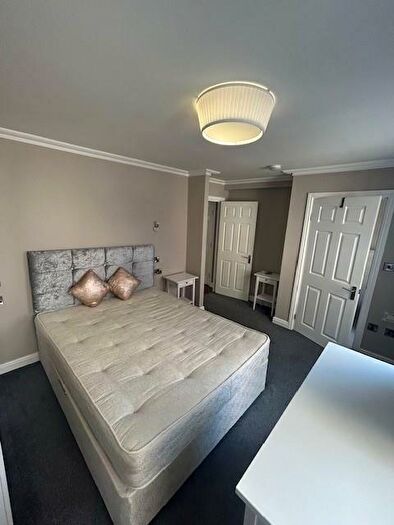 Detached House To Rent In Flat, - Bowlalley LaneHull, HU1