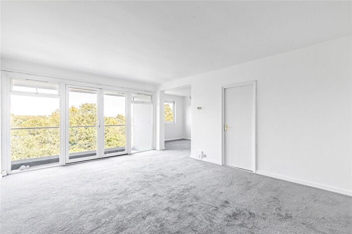 2 Bedroom Flat To Rent In Roehampton Court, London, SW13