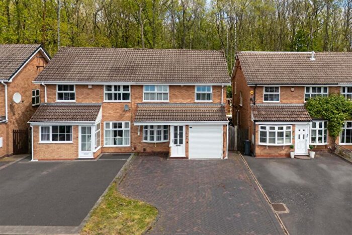 3 Bedroom Semi-Detached House For Sale In Dunton Hall Road, Shirley, Solihull, B90