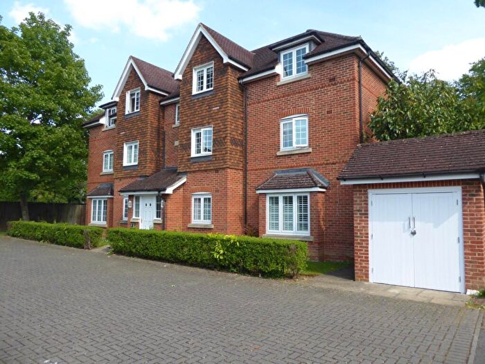 2 Bedroom Flat To Rent In Landen Grove, Wokingham, RG41