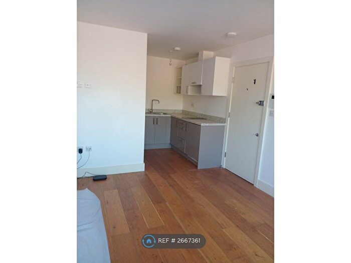 Studio To Rent In Romford, Romford, RM1