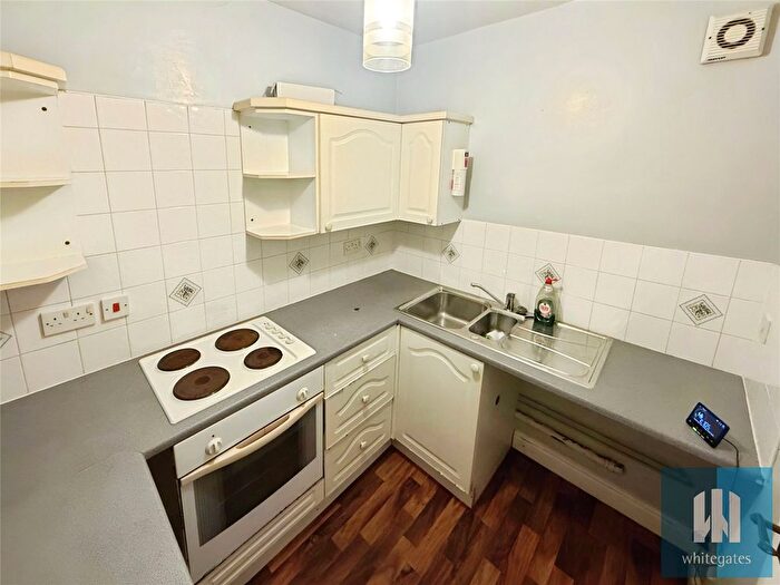 1 Bedroom Flat To Rent In Tunnel Street, Netherton, Huddersfield, West Yorkshire, HD4