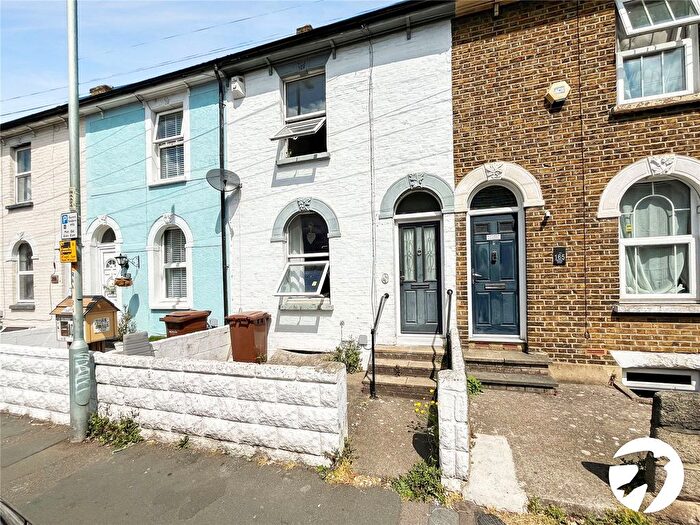 3 Bedroom Terraced House To Rent In Railway Street, Gillingham, Kent, ME7