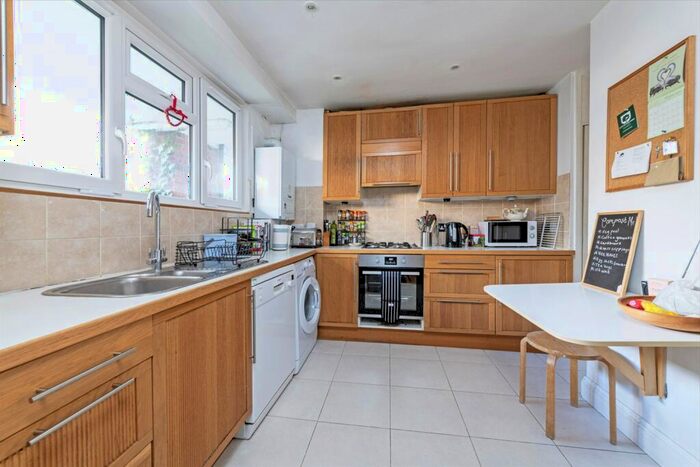 3 Bedroom Flat To Rent In Humphrey Court, SW11