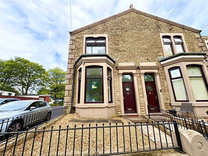3 Bedroom End Of Terrace House To Rent In Queens Road, Blackburn, Lancashire, BB1