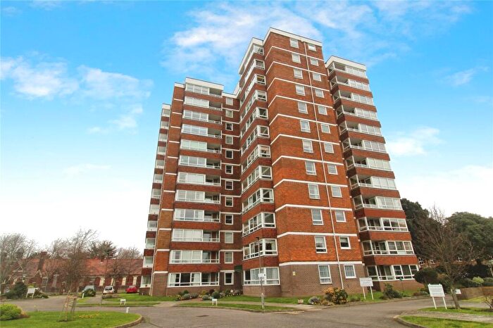 2 Bedroom Flat To Rent In Blount Road, Portsmouth, Hampshire, PO1