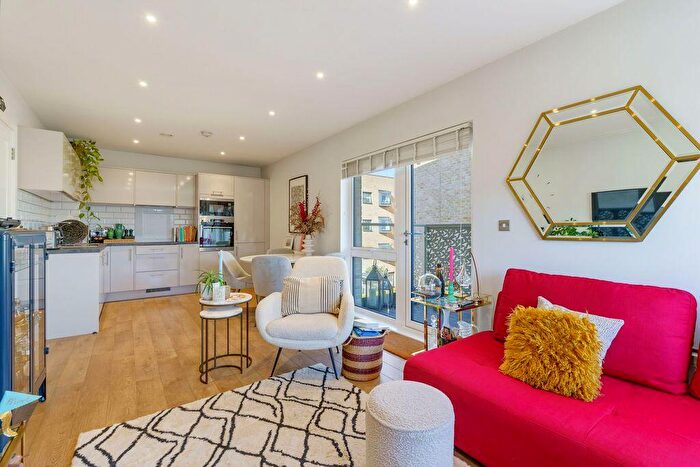 1 Bedroom Apartment For Sale In Elmington Road, SE5