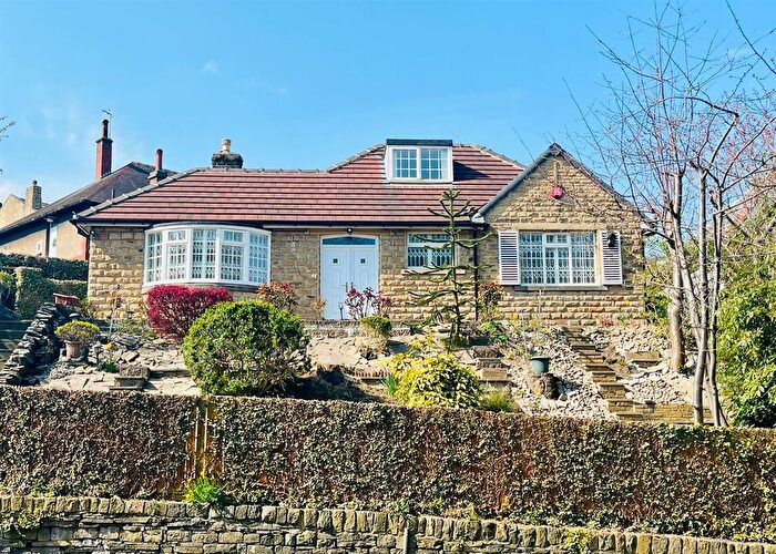 2 Bedroom Detached Bungalow For Sale In Newsome Road, Huddersfield, HD4