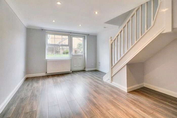 2 Bedroom Semi-Detached House To Rent In Drakes Way, Hatfield, AL10