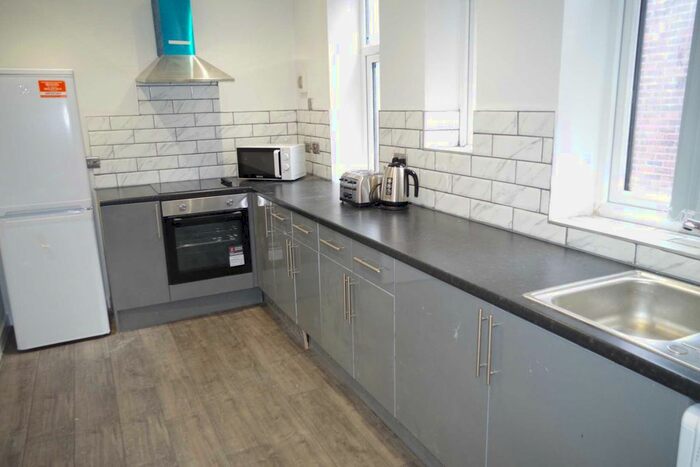 3 Bedroom Flat To Rent In Deansgate, Town Centre, BL1