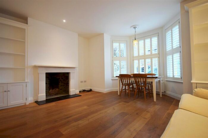 2 Bedroom Flat To Rent In Grosvenor Road, Twickenham, TW1