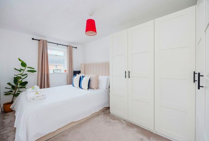 3 Bedroom Flat To Rent In Lymington Close, London, E6