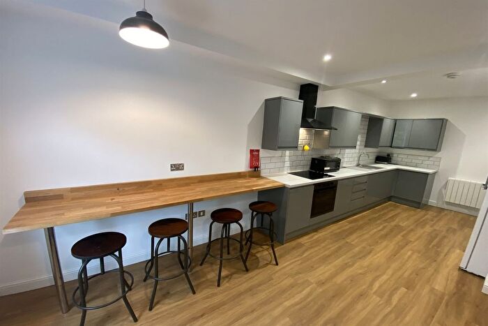 5 Bedroom Flat To Rent In High Road, Beeston, NG9