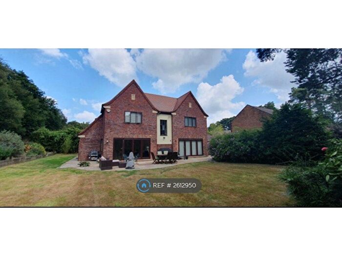 4 Bedroom Detached House To Rent In Castlemews, Ringwood, BH24