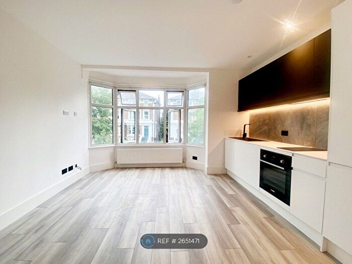 3 Bedroom Flat To Rent In Argyle Road, London, W13