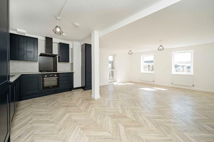 3 Bedroom Flat To Rent In Queens Crescent, Kentish Town, NW5