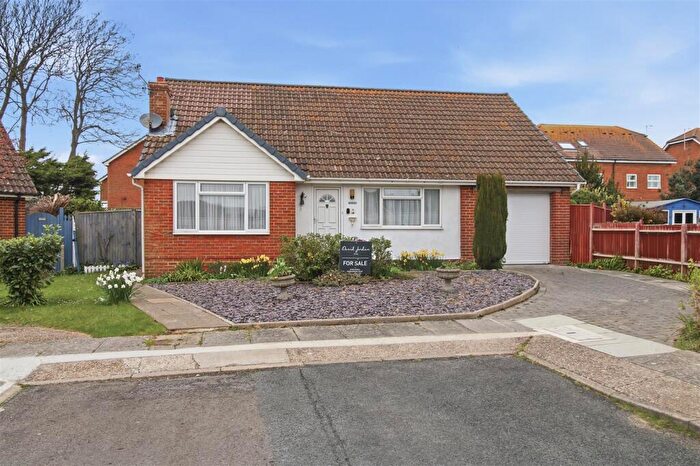 3 Bedroom Detached Bungalow For Sale In Kingsmead Way, Seaford, BN25
